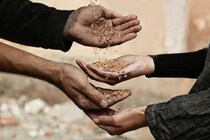 「恵まれない環境」で人助けが生まれやすい理由