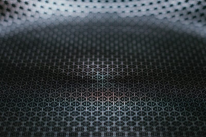 数百年の維持が可能、「自己修復」材料を開発