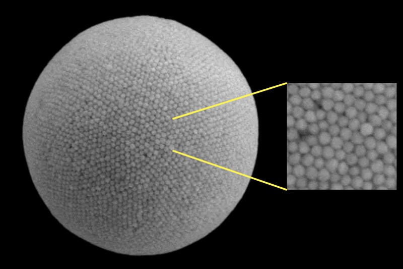 金の超球が太陽光の約9割を吸収し太陽熱電発電を2.4倍にした