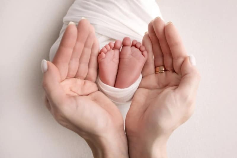 ドナーから移植した子宮で「赤ちゃん」が誕生、英国初