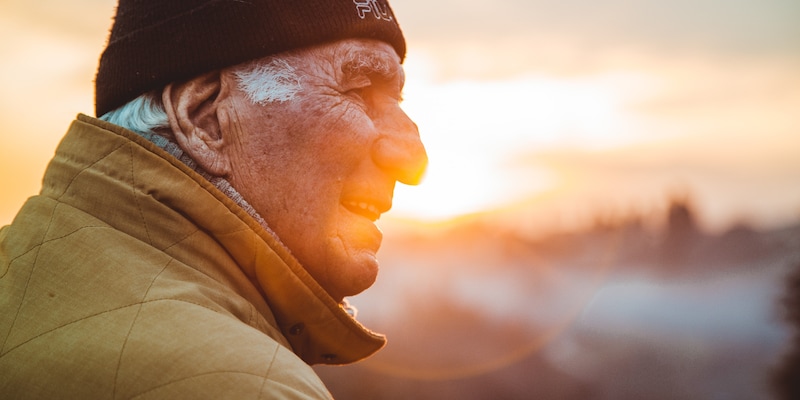 最も見た目が老けさせるのは「お金のストレス」だった