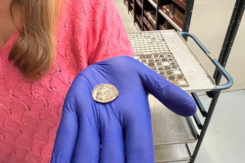 【謎の事件】バス運賃に使われたコインが「2000年前のフェニキア硬貨」だった