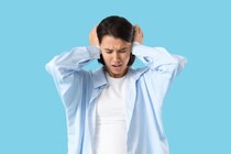 耳鳴りの発生は「睡眠の乱れ」と深く関係