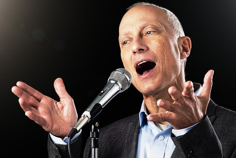 ナルシストは「説得力のある話し手」だが、文章を書くと弱点が露呈する