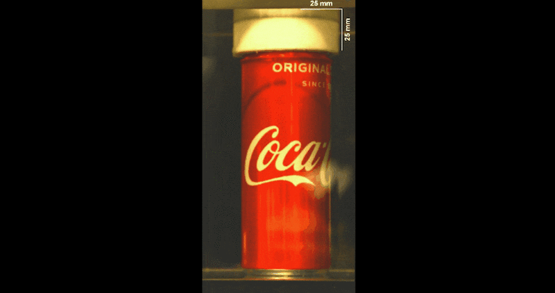 潰されるアルミ缶は破裂直前に「不思議なシマシマ」が現れると判明