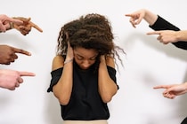 うつ病リスクのある女性の脳は称賛に反応せず、批判されると活発になる