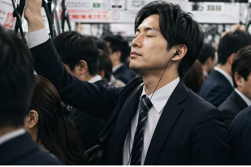 「目を閉じると音がよく聞こえる」は本当か、検証した結果…