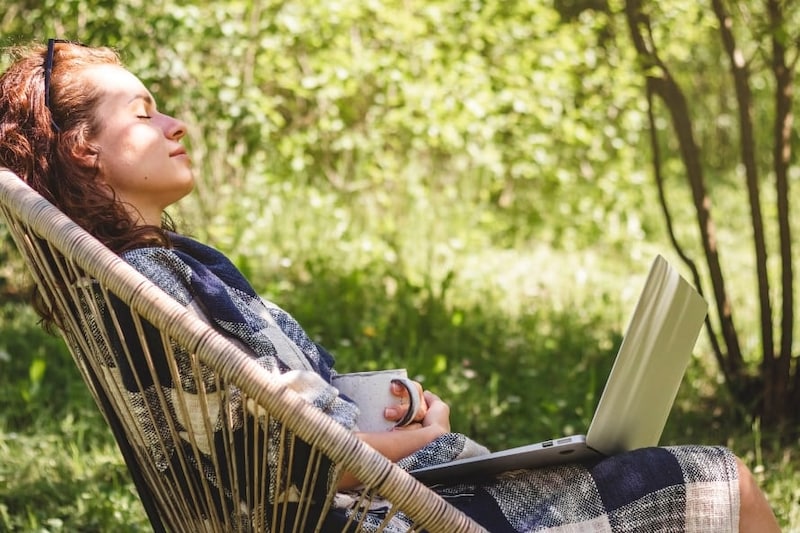 たった数分の行動で幸福度が上がる！1.7万人の研究で判明した”満足の習慣”とは？