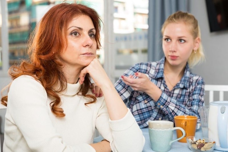 「ナルシストな母親」の娘は、感情が不安定になりやすい