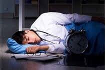 夜勤や徹夜で眠気を抑える「仮眠分割」という技