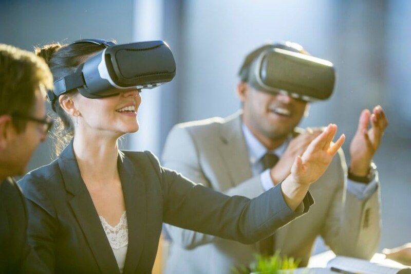 会議で”ムキにならない”ために、VR「三人称視点」が役立つ