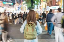 社交不安が強い人ほど「群衆が自分に迫ってくる」と感じやすい【接近の過大評価】