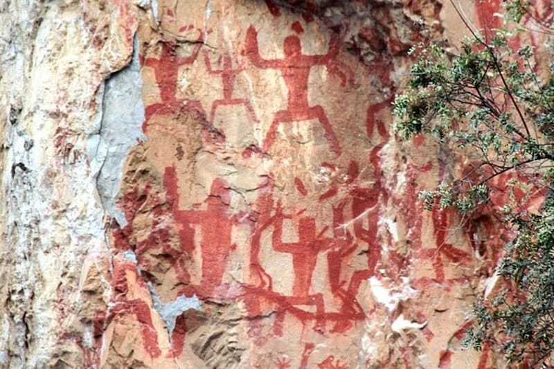 2000年前の古代人の絵から「ヒトの血」を検出──出産した女性の血だった可能性