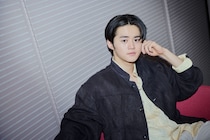 【鈴鹿央士さんインタビュー】「初舞台は人生で一度きり。これほど素晴らしい先輩方と同じ舞台に立てるのは運がいい」