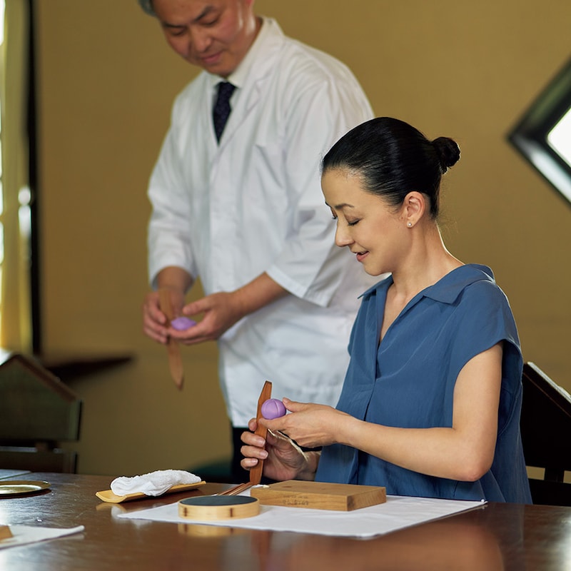 桐島かれんさん 和菓子を習う作って味わう新たな楽しみ