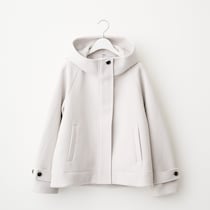 【GUで指名買い】50代が選ぶべき一着顔まわりを華やかに見せる大人に似合うフーディコート