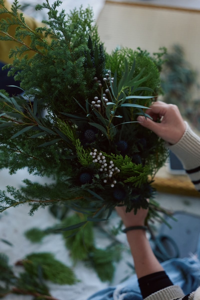 スワッグを束ねるなかで思うこと【連載vol.4 ー今日花(こんにちばな)通信ー】