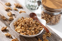 【50代のこよみ養生 Vol.6】記憶力もUP！冬のつらいメンタルをケアする薬膳&ツボ押し