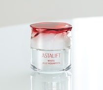 ハリ 美白 うるおい土台から変える！50代からめざす、ゆるぎない美しさ