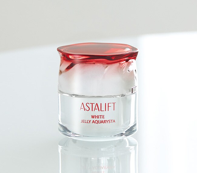 ハリ 美白 うるおい土台から変える!50代からめざす、ゆるぎない美しさ