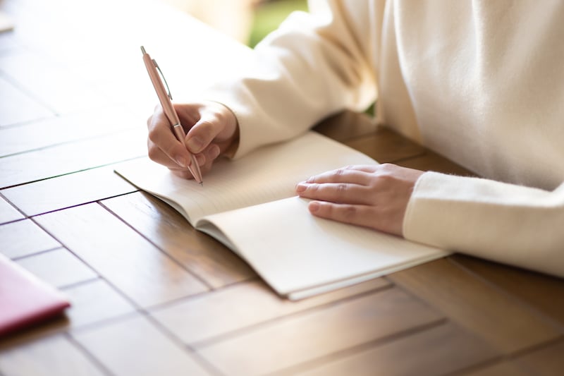 書く瞑想で更年期を健やかに！ 海外で流行中の「ジャーナリング」とは？