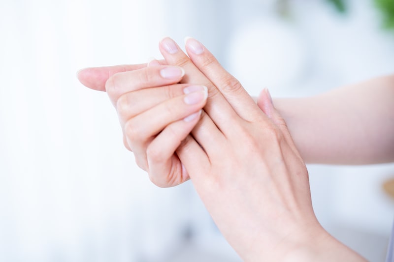 【更年期の養生】朝の手のこわばりやしびれ⋯⋯これってリウマチ？それとも「メノポハンド」？