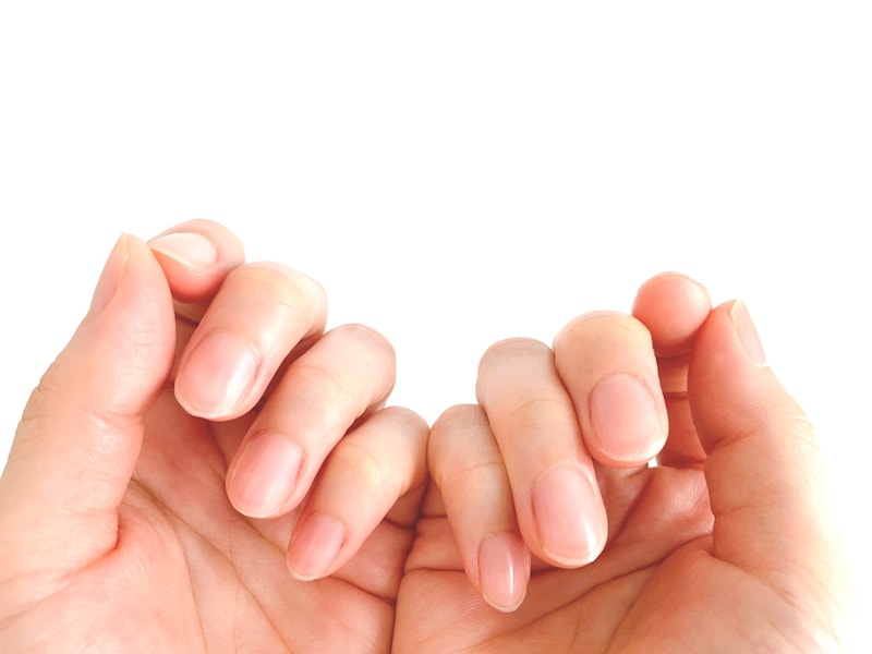 【50代のハンドケア】健やかな爪で若々しい手に！ ネイルオイルの使い方と選び方