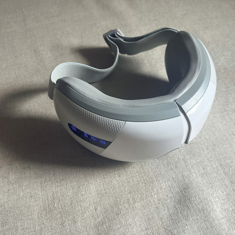 【清水ミチコさんエッセイ】「5分ほど装着してから寝ています」