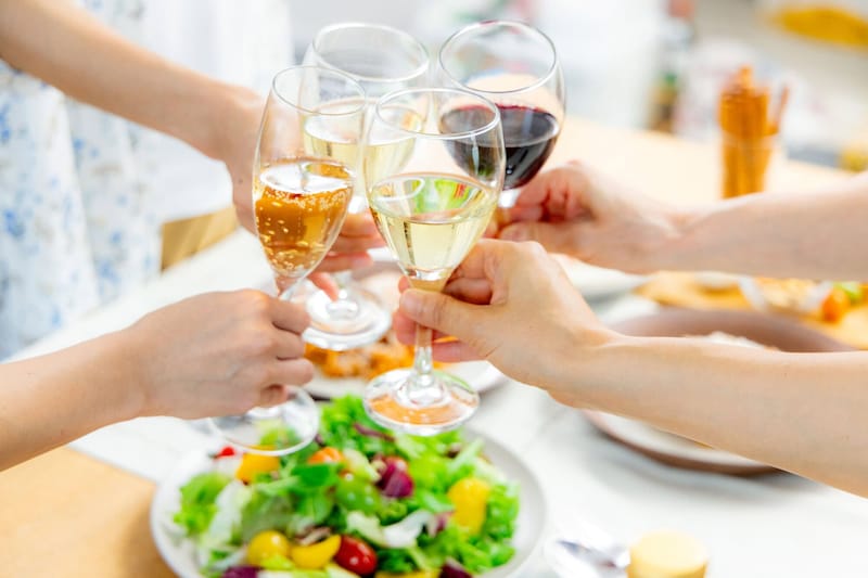 「ソバーキュリアス（ソバキュリアン）」とは？ あえてお酒を飲まない女性が急増中！