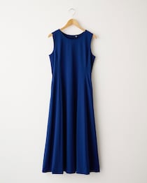 【ユニクロで指名買い】50代が選ぶべき一着 オン＆オフで使える美シルエットのワンピース