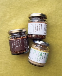 清水ミチコさんエッセイ「サクサクしょうゆアーモンド」