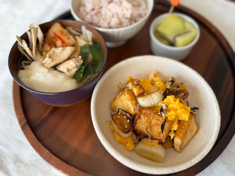 【更年期世代を元気に！ 50代の「応援めし」】 たんぱく質とカルシウムをしっかり！ 簡単ダイエットレシピ 「卵と厚揚げとじゃこねぎ炒め」「鶏むね肉とキムチのとろろ汁」 vol.16