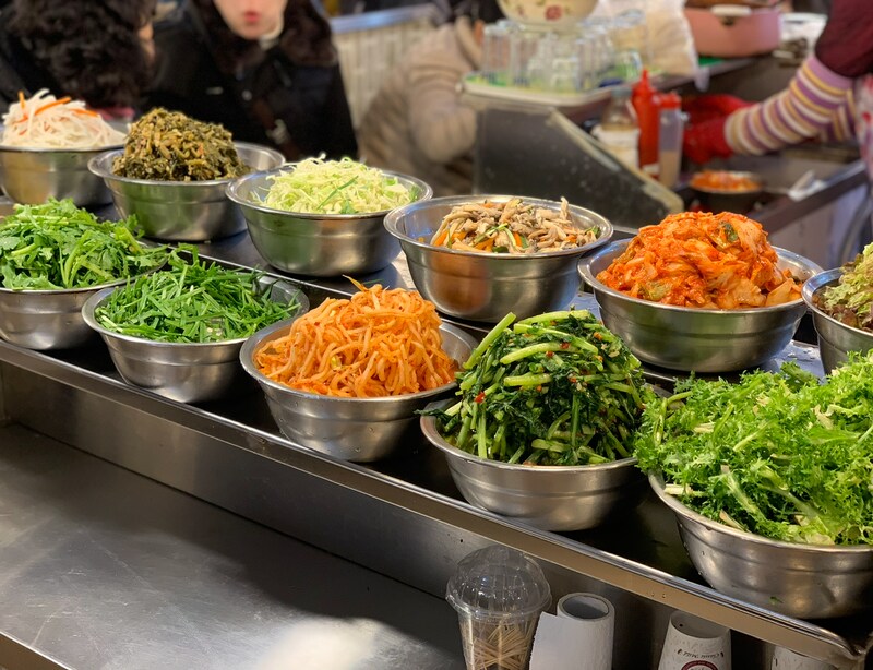 【大人のための韓国案内】東大門で絶対食べたい! タッカンマリと広蔵市場グルメ、人気スタバ巡り