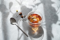 【更年期×東洋医学で解決！】ストレスでおなかが痛い！　そんなときはアロマツボマッサージと香り豊かな薬膳茶が味方に