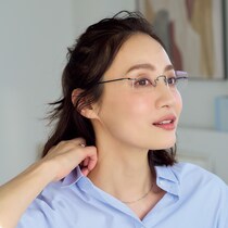 【めがねのメイク研究】リムレスめがねに合うメイクは？ メイクで立体感を出すのが正解！
