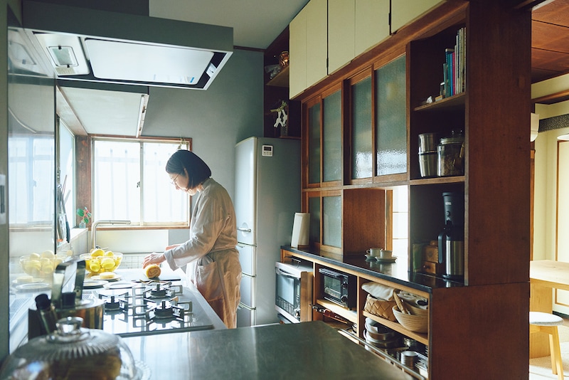 収納の工夫がいっぱい！ 料理上手のキッチン築70年の実家をリノベして叶えた機能美に満ちた空間