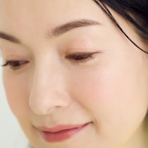 アイシャドウの塗り方をアップデート！　50代の目元の作り方