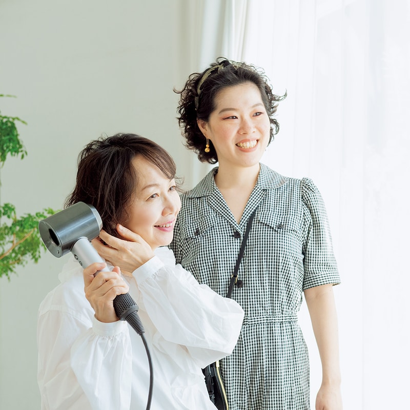 50代のヘアスタイリングは【ドライヤー】【ワックス】を味方につけるべし！　「素敵！」が叶うスタイリング術