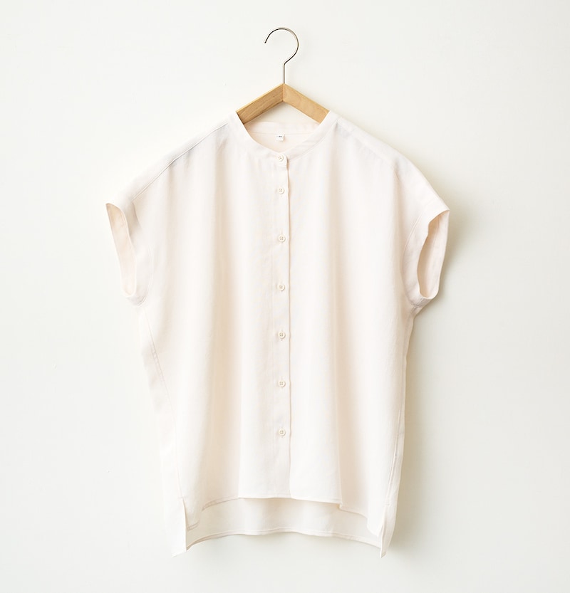 【無印良品で指名買い】その名も「風を通すフレンチスリーブブラウス」! 50代に絶妙な3つの理由をスタイリストが解説