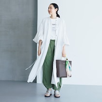 【50代のおしゃれ】白を75％効かせた、白×挿し色の絶妙ホワイトコーディネート