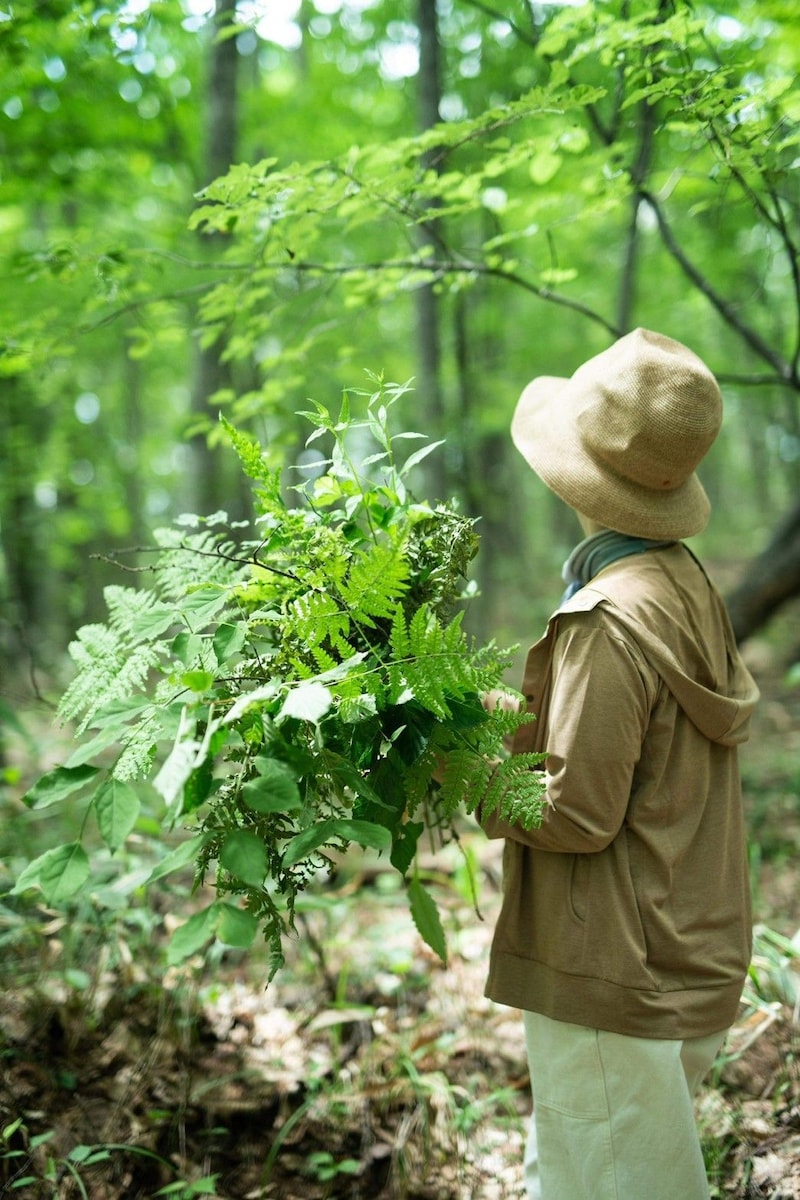 新緑の季節。森の植物でスワッグをつくる【連載vol.10 ー今日花（こんにちばな)通信ー】