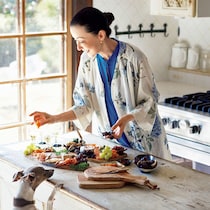 桐島かれんさんの美しいフードスタイリング「カッティングボードをおしゃれに、便利に」