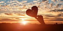 更年期の「夕方の不安・胸のざわつき」はなぜ？東洋医学で心を整える食事と習慣