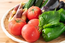 更年期の梅雨はなぜ2倍寝苦しい？「体を冷やさない夏野菜」と睡眠前5分の新習慣で朝まで熟睡