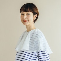 ボーダーTシャツ×白ボトムの"平凡"コーデが大人かわいくなる！ 【50代】おしゃれ迷子が取り入れるべきプラスワンアイテム