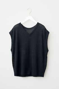 【GUで指名買い】50代の素敵な夏おしゃれをつくる上品VネックTシャツに注目！