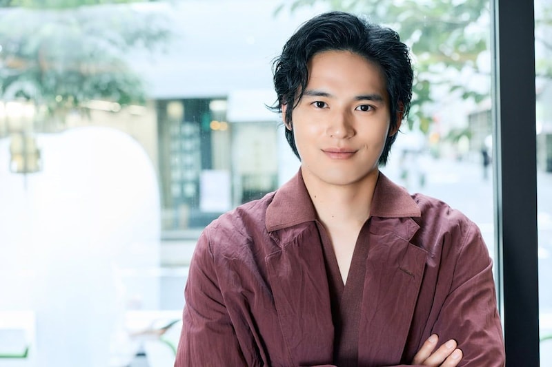 【水上恒司さんインタビュー】 「楽ではない道を選ぶ」水上恒司が魅了された高橋一生と斎藤工の“凄み”