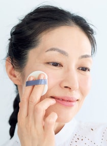 夏こそ"セミマットファンデーション"が大正解！ 【50代】 滝汗に負けないベースメイクをマスター！