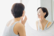 「塗り重ねるケア」やめました。50代の肌が呼吸を取り戻す3つの習慣