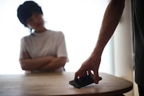 真面目そうに見えて危険！？ 隠れ遊び人の特徴3つ